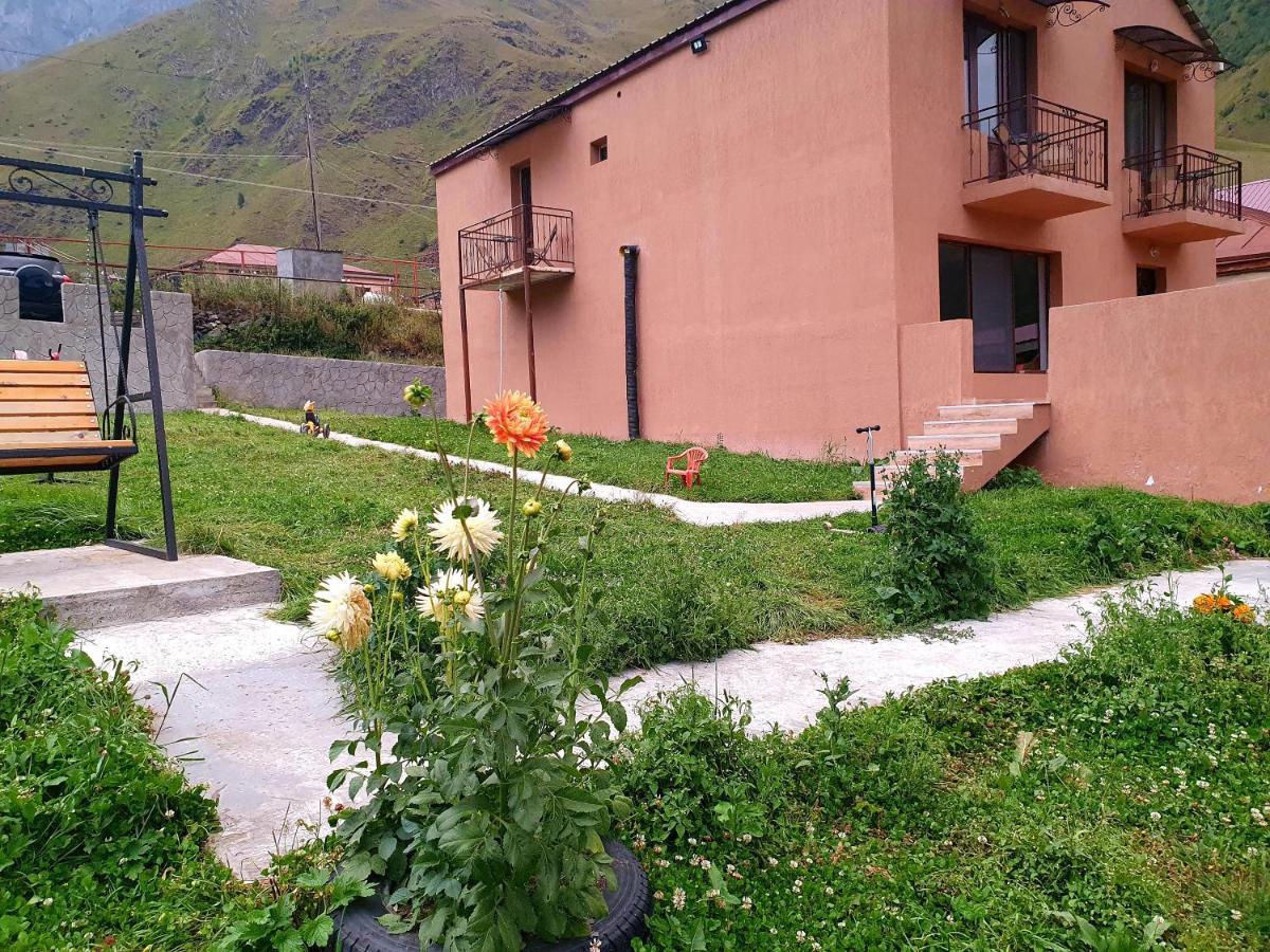 Nikolo Inn Kazbegi Ngoại thất bức ảnh
